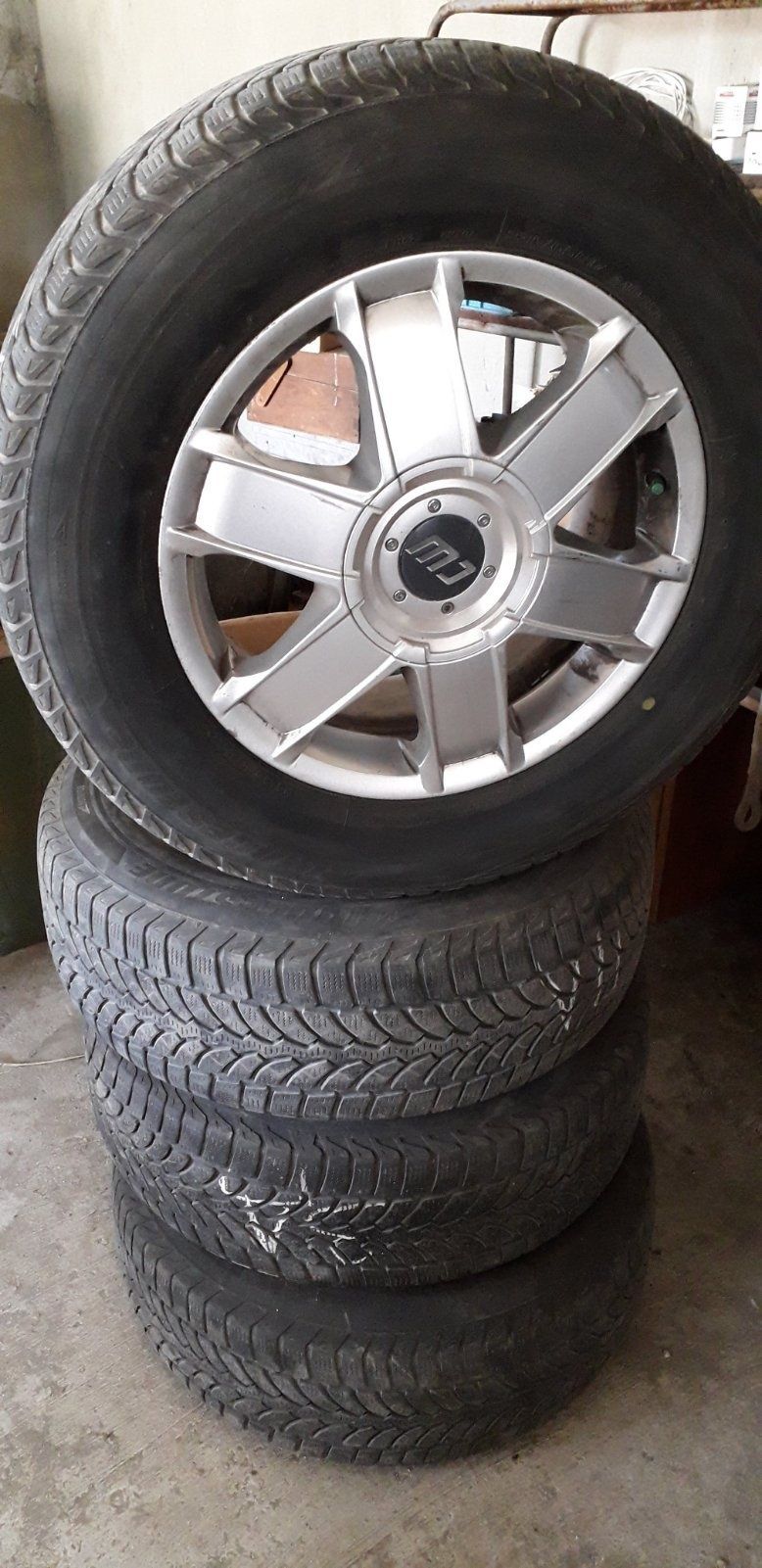 Гуми 235/65/17 Bridgestone Blizzak lm80