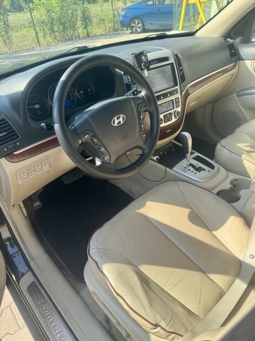 Hyundai Santa Fe 7 locuri 2.2 D 4X4