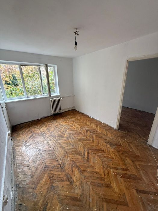 Apartament 2 camere de vânzare zona Valea  roșie