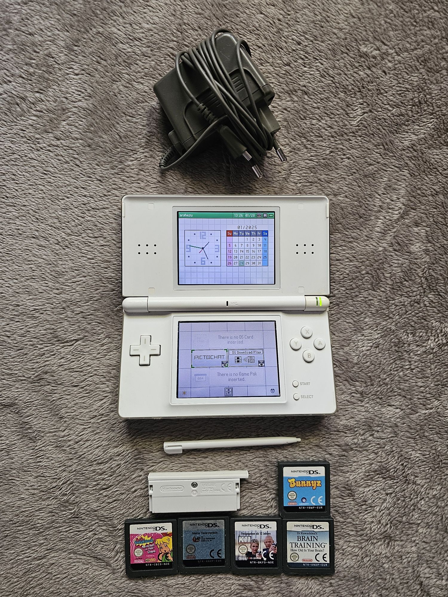 Joc Nintendo ds lite + 5 jocuri + incarcator original