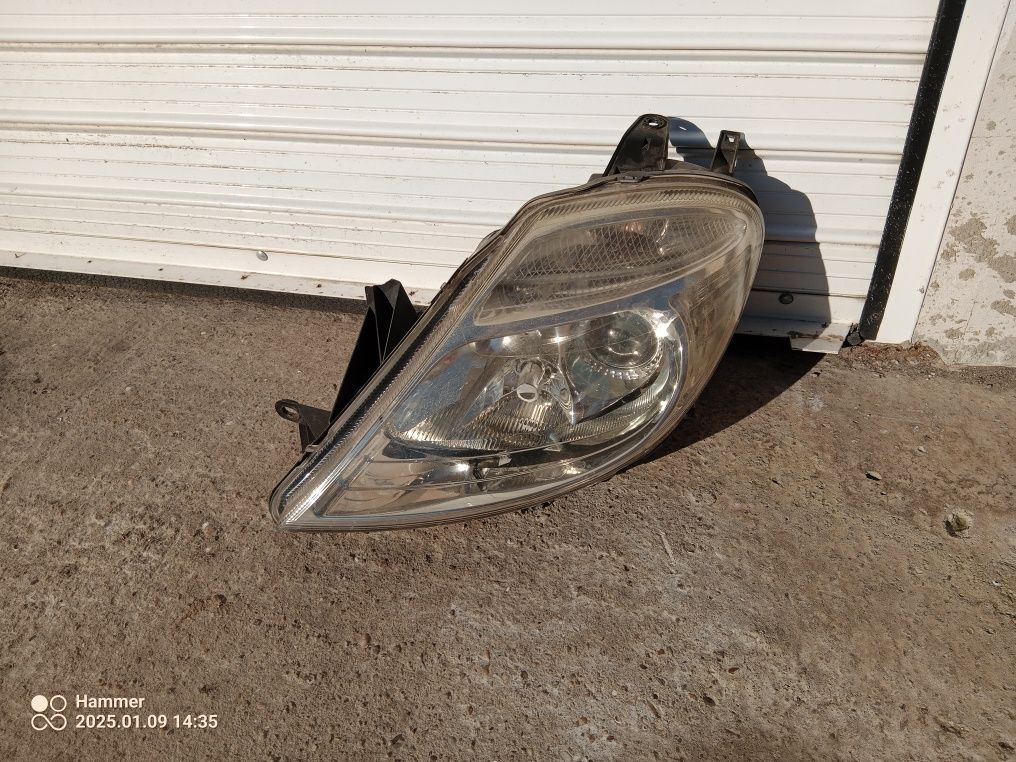 Продавам ляв фар за citroen c8