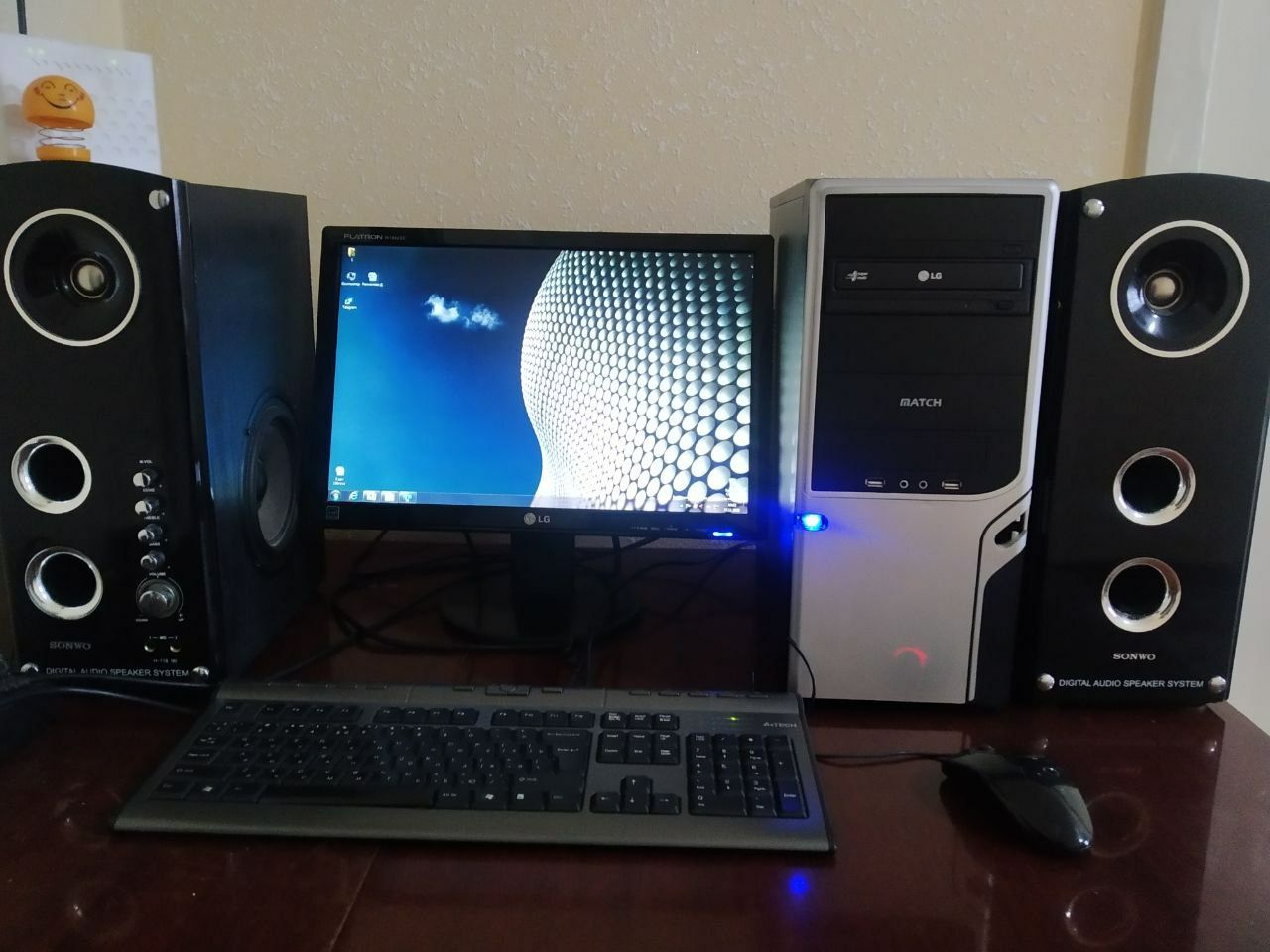 Kompyuter LG monitor 19