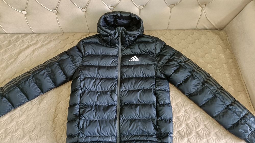 Куртка Adidas продаю