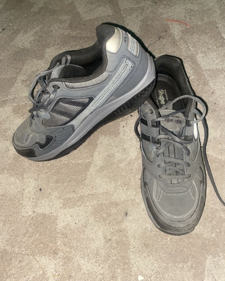 adidasi skechers shape ups