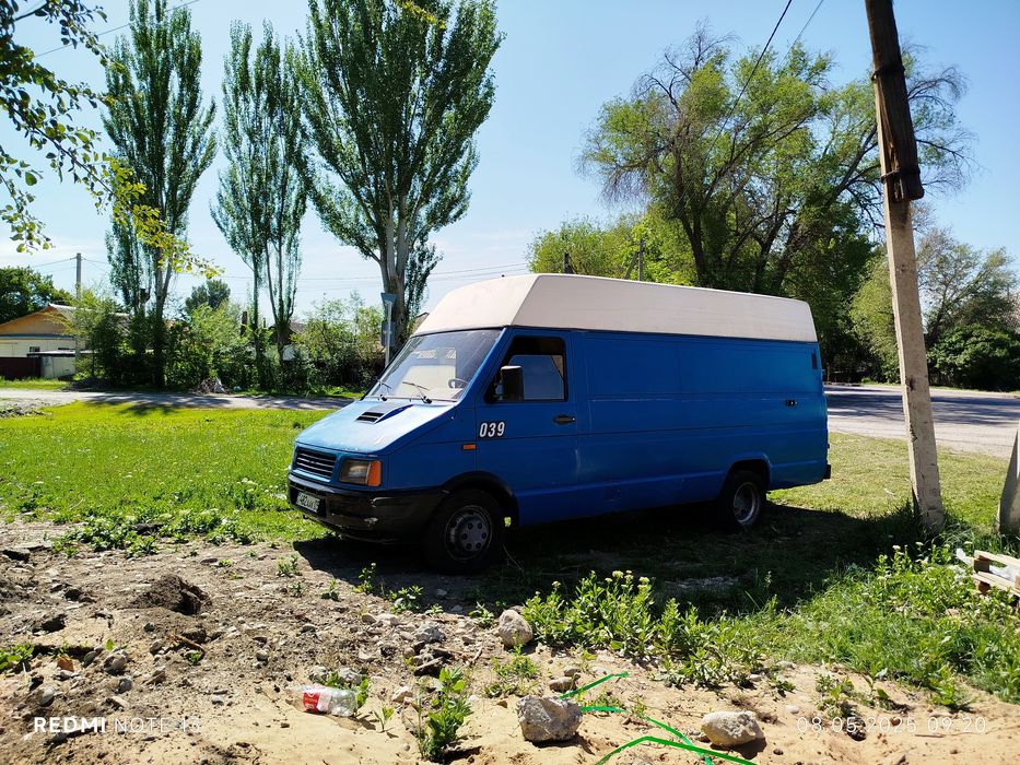 Ивеко Дейли цельнометаллический