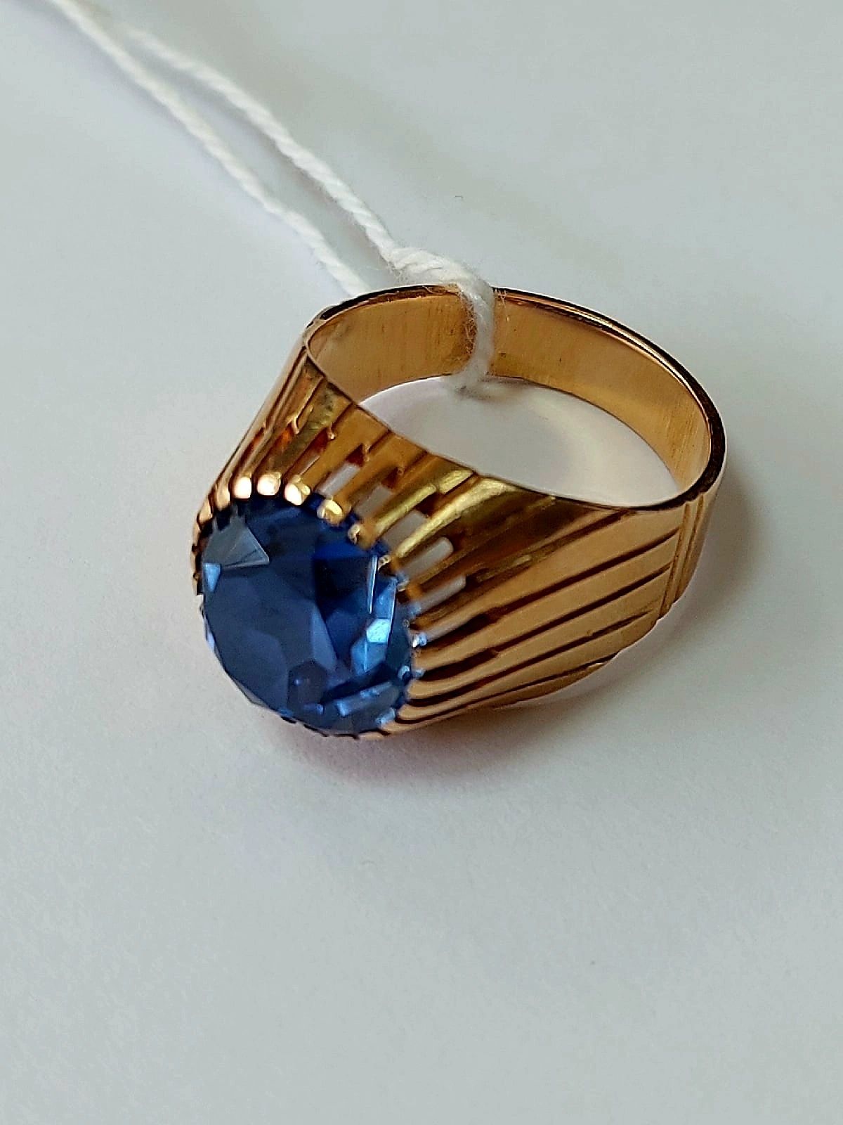 Золотое кольцо с сапфиром 583 пробы