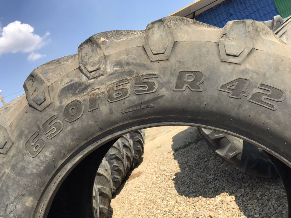 650/65r42 Pirelli