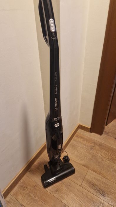 Aspirator vertical Bosch cu acumulator