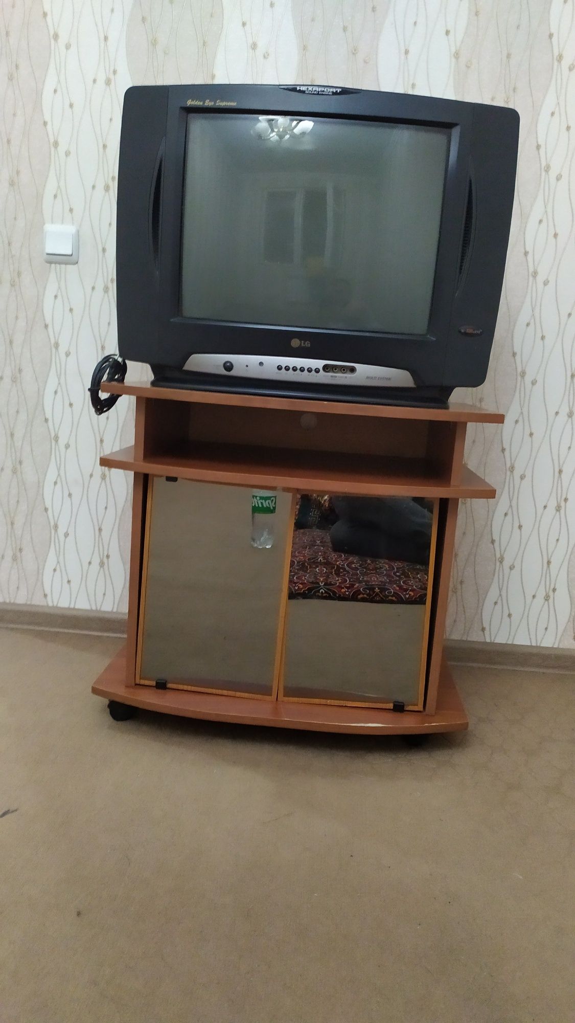 Телевизор LG Аргинал.