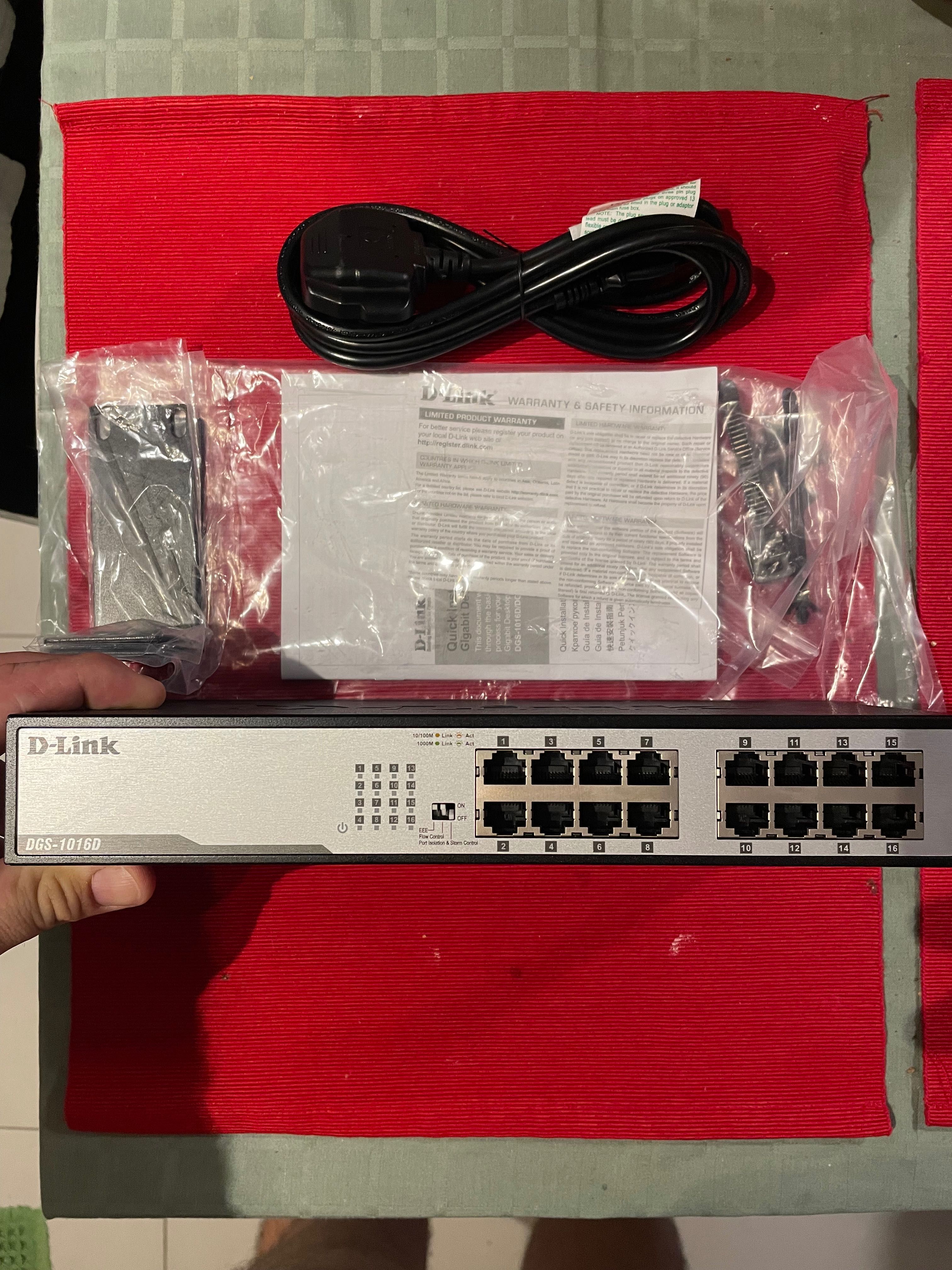 NOU! Switch D-LINK DGS-1016D/E cu 16 porturi