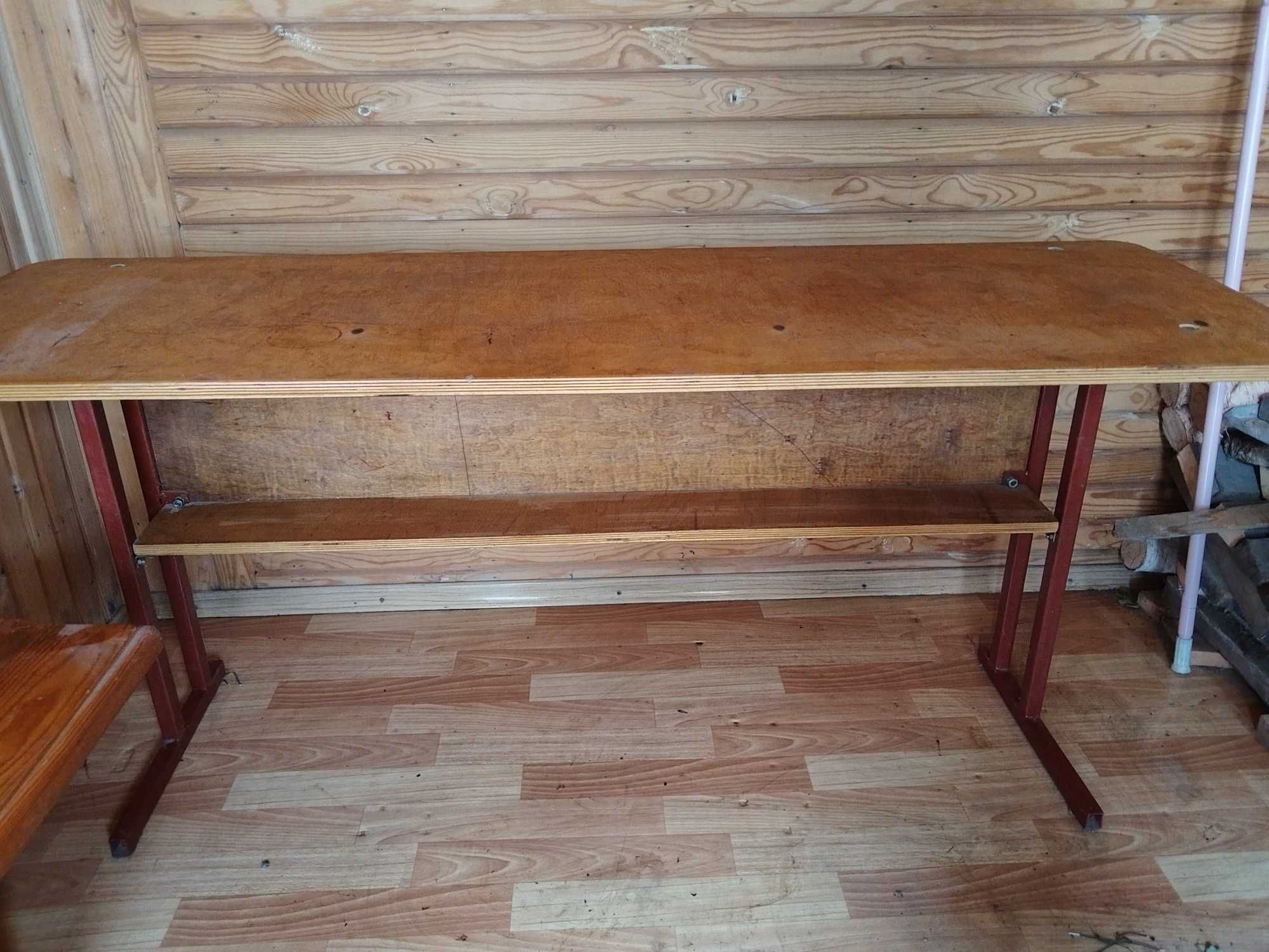 Продам стол с полкой