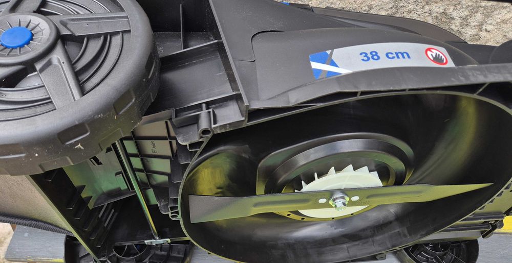 Акумулаторната косачка 380mm Scheppach IXES 20V BC-MP380-X