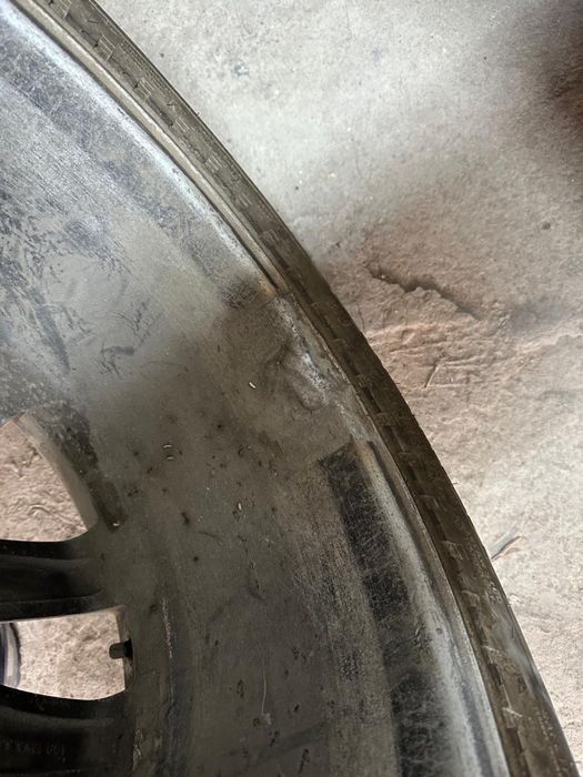 Продается зимняя шипованные шины