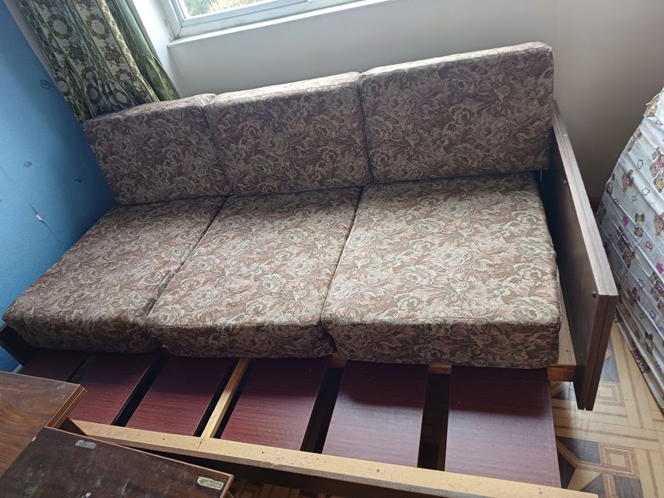 Диван раскладной с подушками
