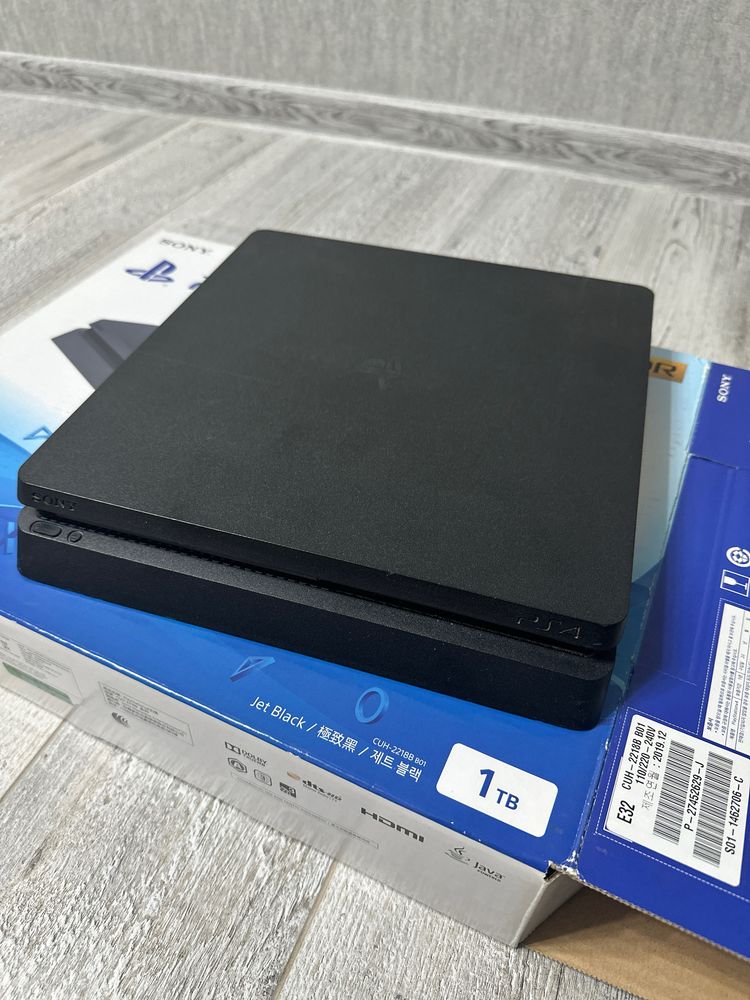 Продается PlayStation 4 slim