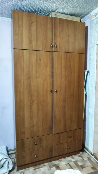 Продам срочно шкаф