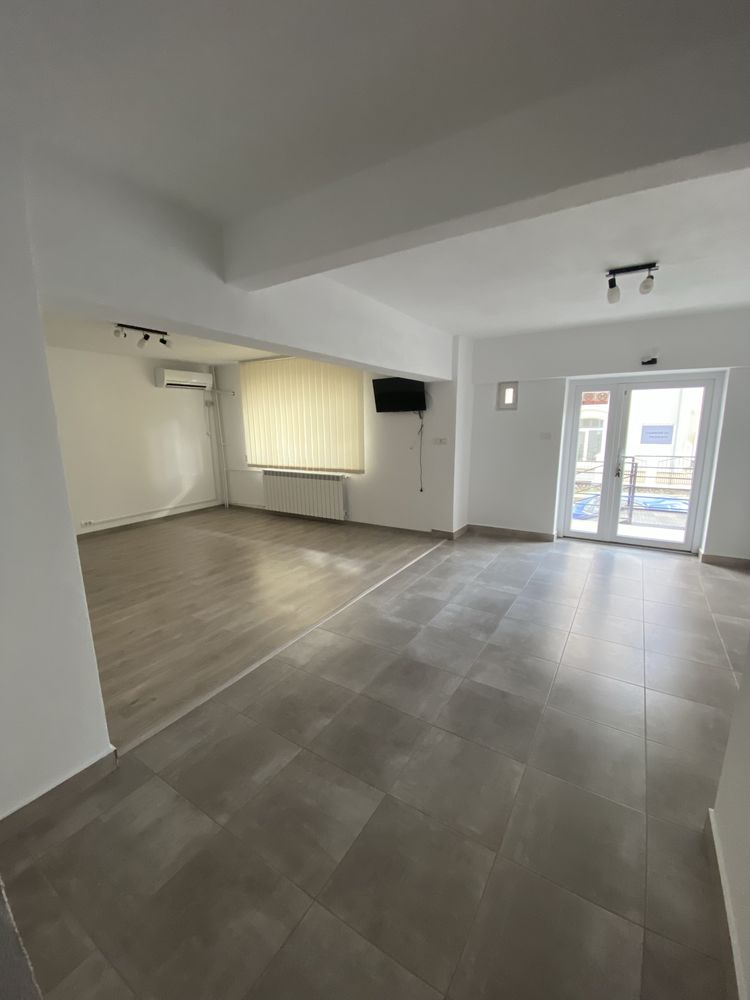 Inchiriez/vand spatiu comercial 75 mp Calimanesti