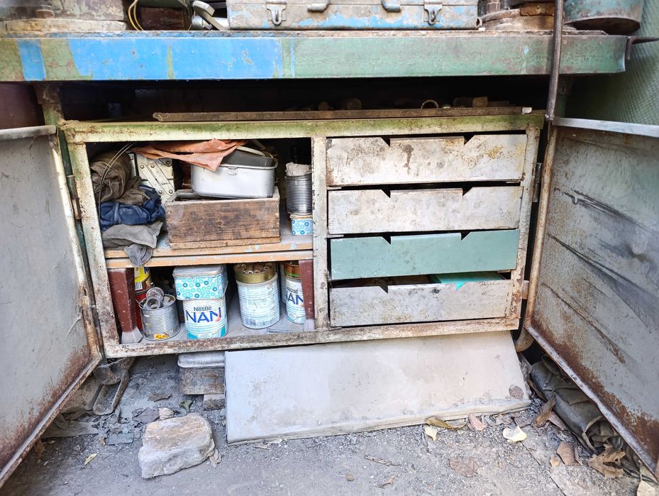 Верстак, тиски, точилка