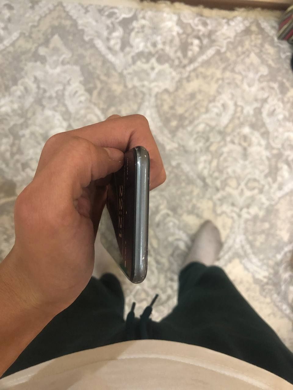 Iphone 8 sotiladi