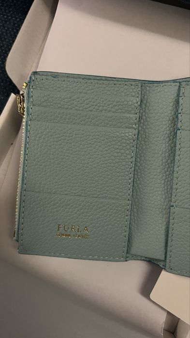 Чисто нов модел Furla Camelia.100% оригинал, с етикети.В два цвята.
