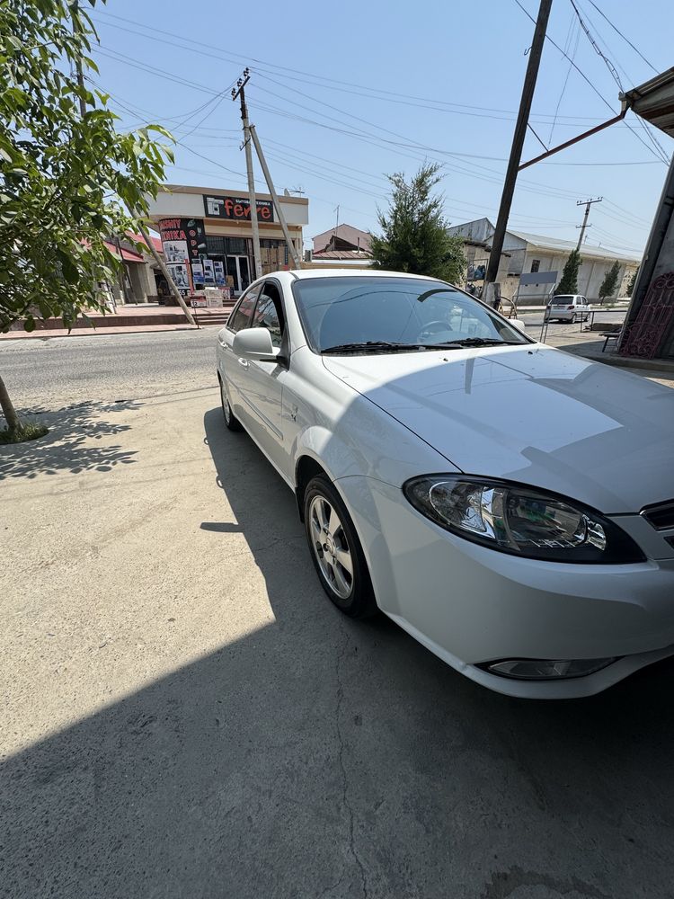 Yangi holatda chevrolet jentra sotiladi