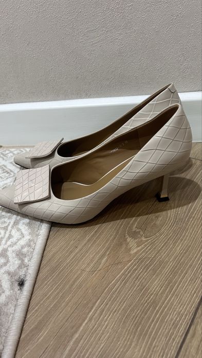 Новые стильные туфли,