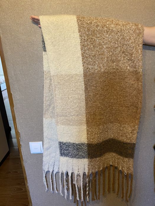 Палантин тёплый фирма Mango