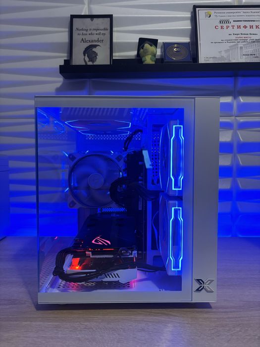 Бял геймърски компютър Ryzen 5500, RX5700XT, 16 ram, 512 ssd, 600W