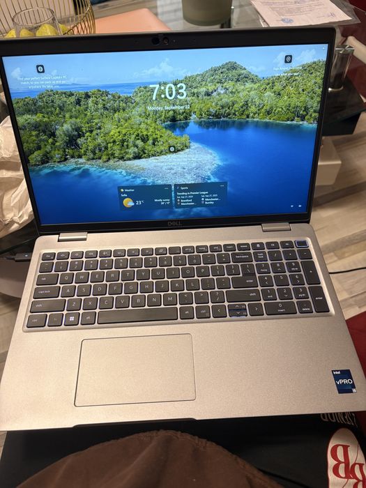 Лаптоп DELL Latitude 5530 - без забележки!