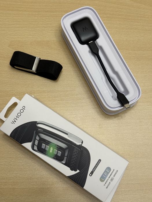 Фитнес браслет WHOOP MG LIFE