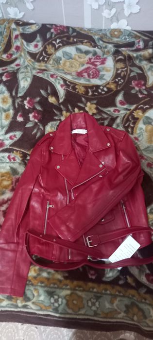 Красная куртка-косуха Женская