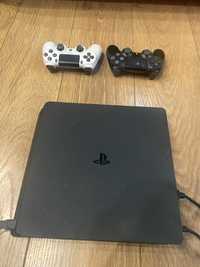 PlayStation 4 + 2 игровых джойстика