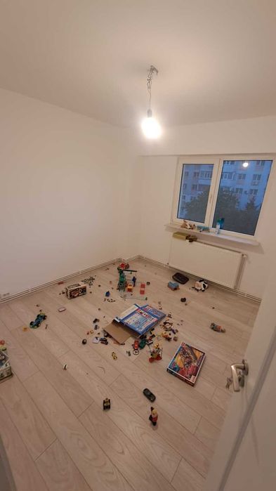Închiriez apartament 4 came