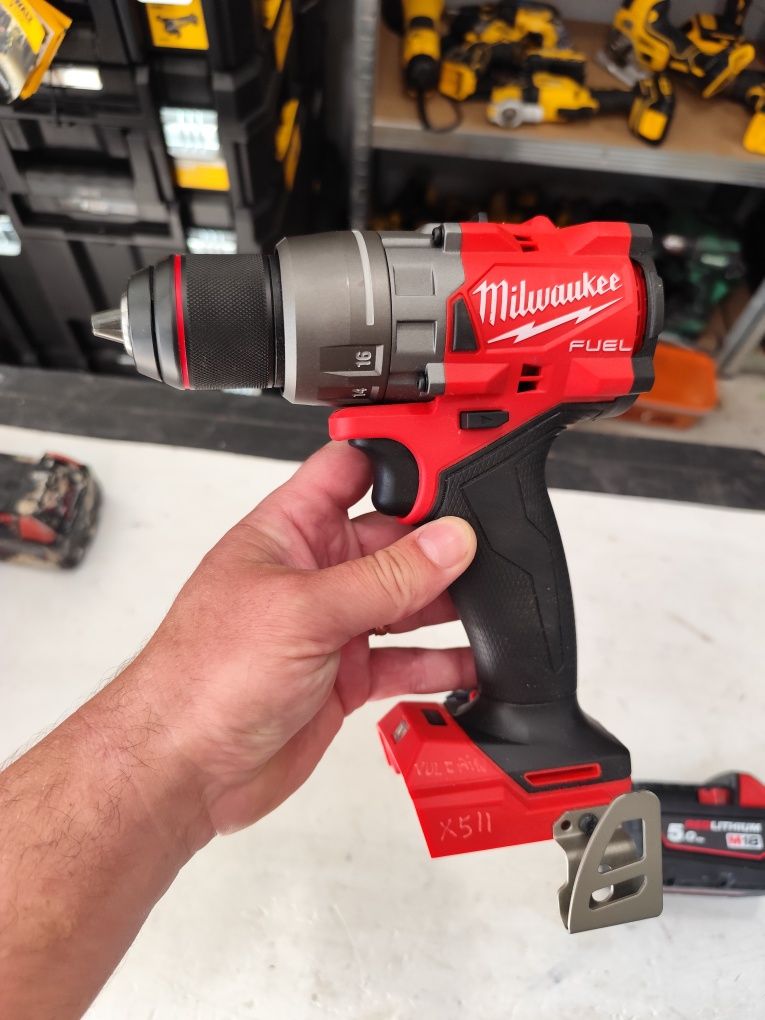 Топ безчетков акумулаторен винтоверт Милуоки Milwaukee M18 FDD3 + 5Ah
