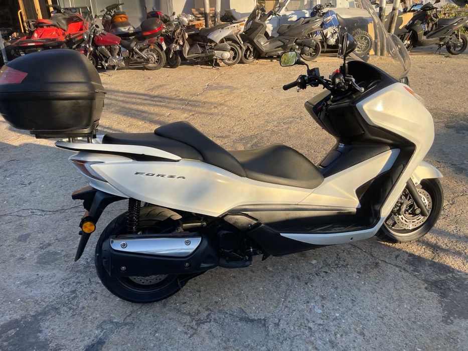 Продава, заменя - HONDA FORZA 300