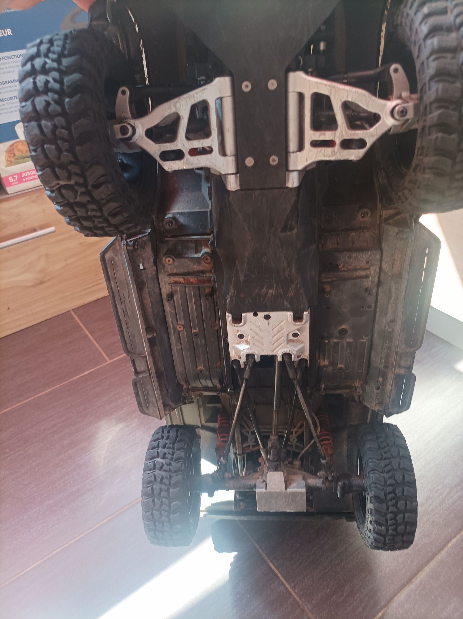 Traction Hobby Tank300 /10 Anniversary Edition 1/8 Crawler