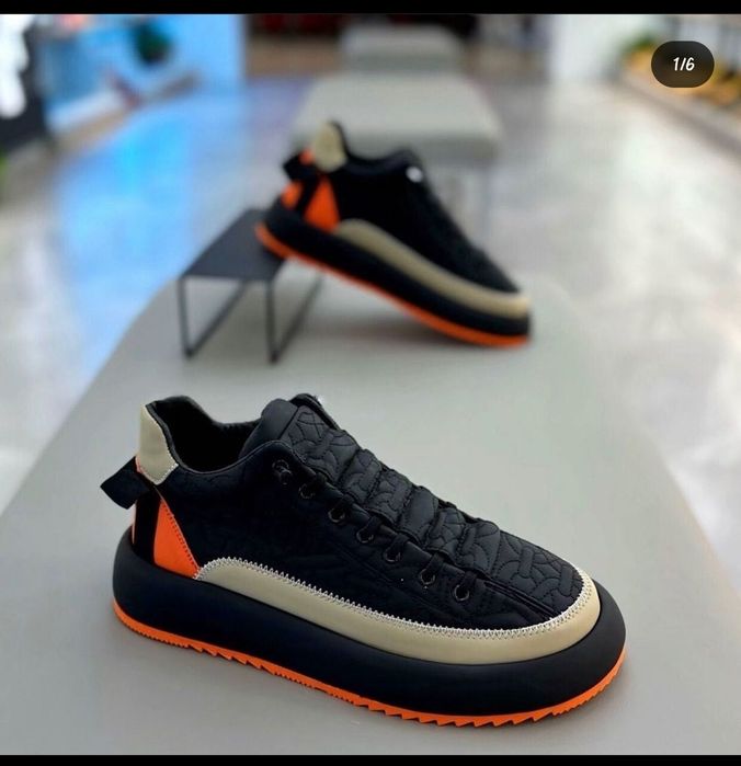 Кроссовки абсолютно новые муж и жен