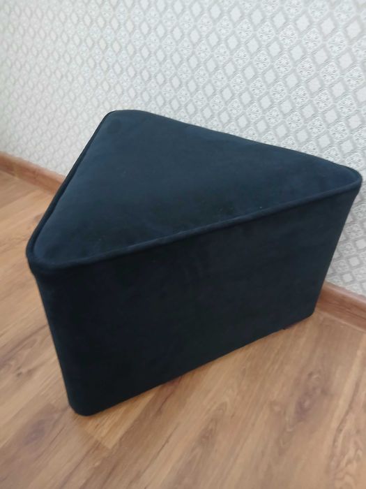 Стильный угловой пуфик продам