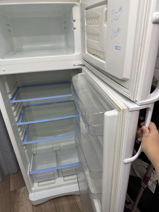 Холодильник Indesit в Сортировке