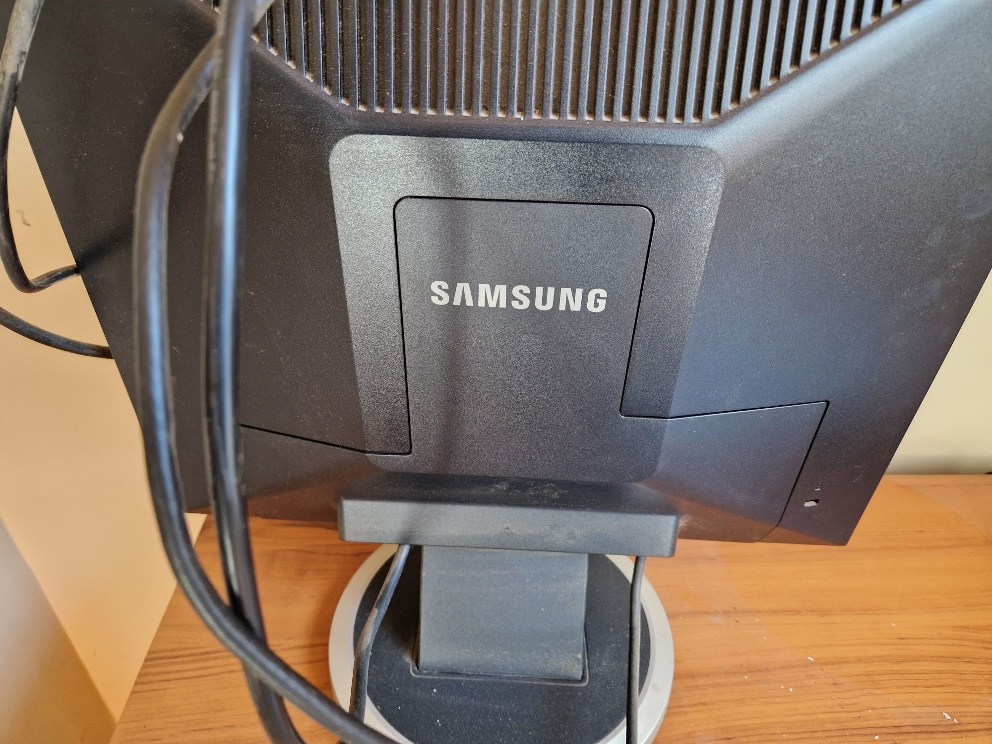 Монитор Samsung SyncMaster 940N