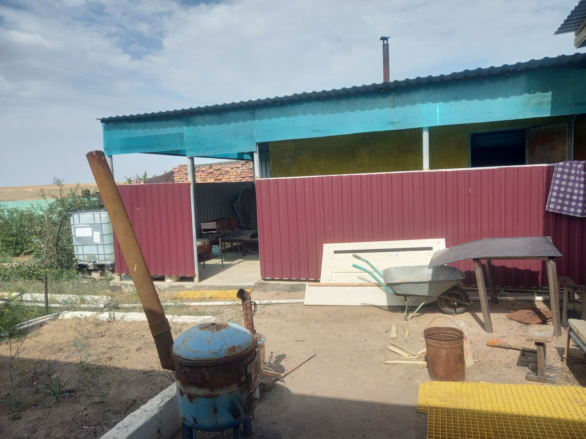 Срочно продаётся или меняется  4комнатный дом на 2 комнатную в городе