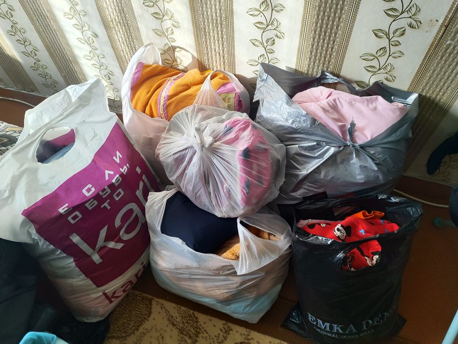 Продаю детские комбинезоны зима, вещи