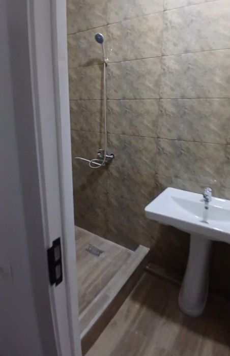 Navastroyka sotiladi 2xona 3qlingan 6etaj sorklet olmos metro taraf
