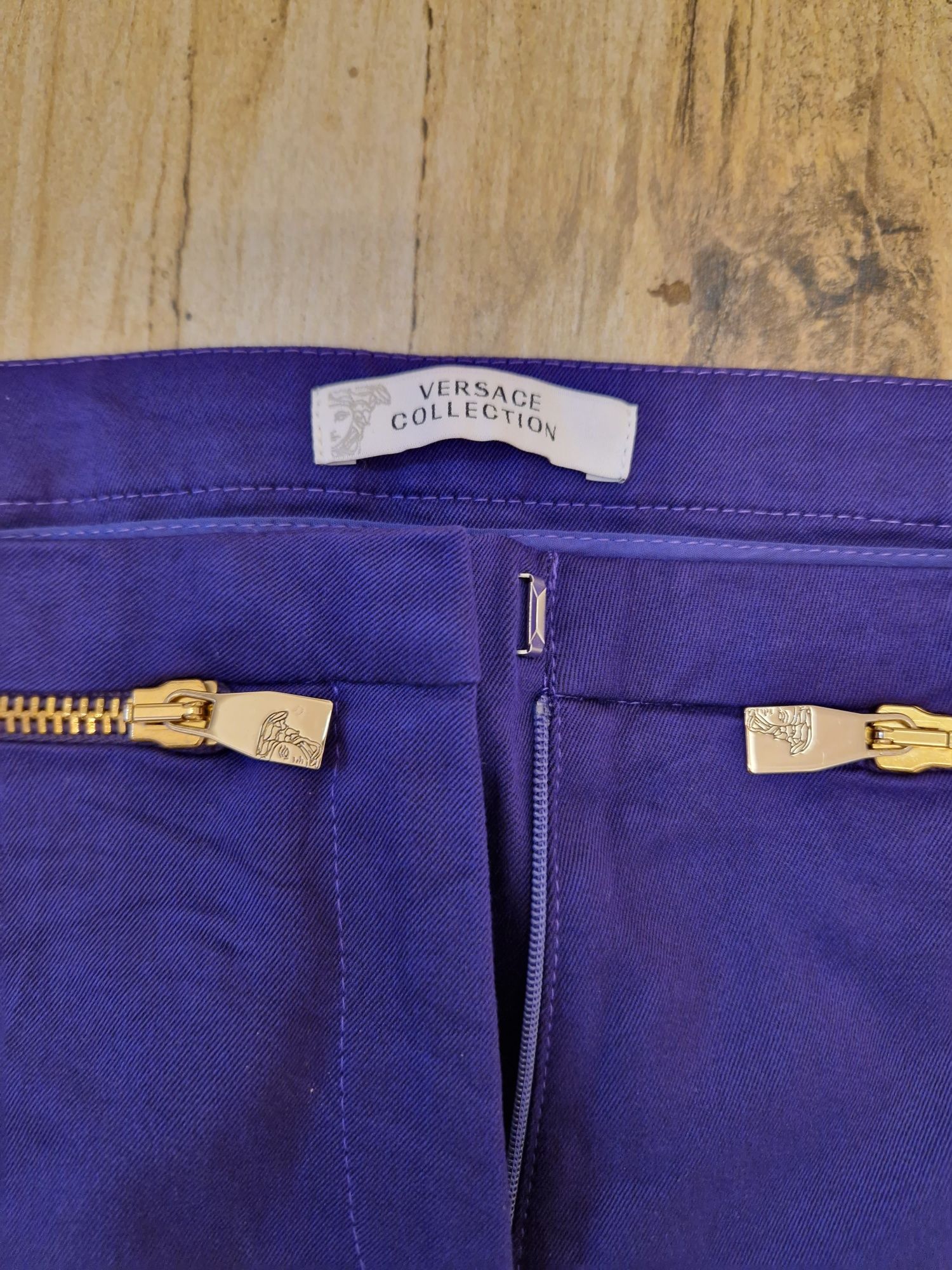 Vand pantaloni Versace, marimea 40