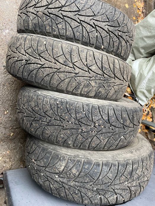 Шины Зимние шипы  215/65/R16