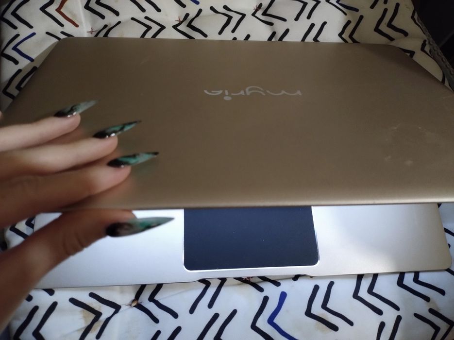 Laptop Myria MY8305
