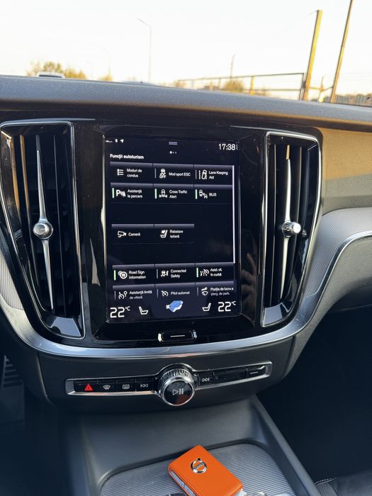 Volvo S60 2021 R Design/full led/keyless/camera/distronic/lane/side