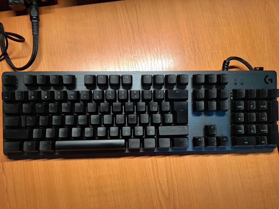 Tastatura mecanica Logitech G512 Carbon GX Brown cu wrist rest HyperX