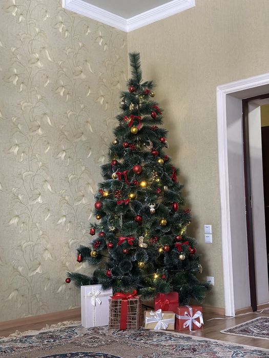 Елка 2,40м в хорошем состоянии, новая