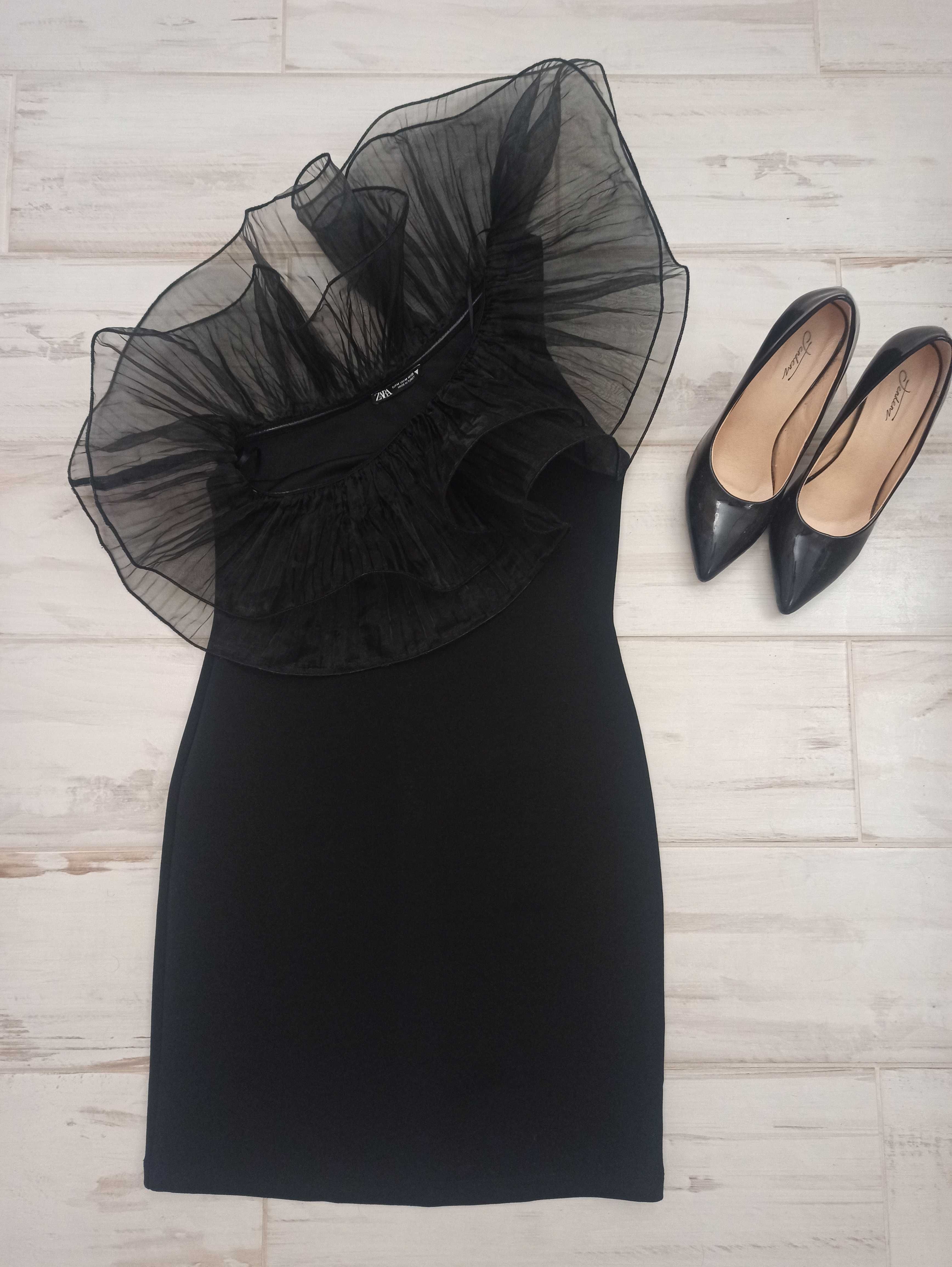 Zara - малка черна рокля с ефектна яка